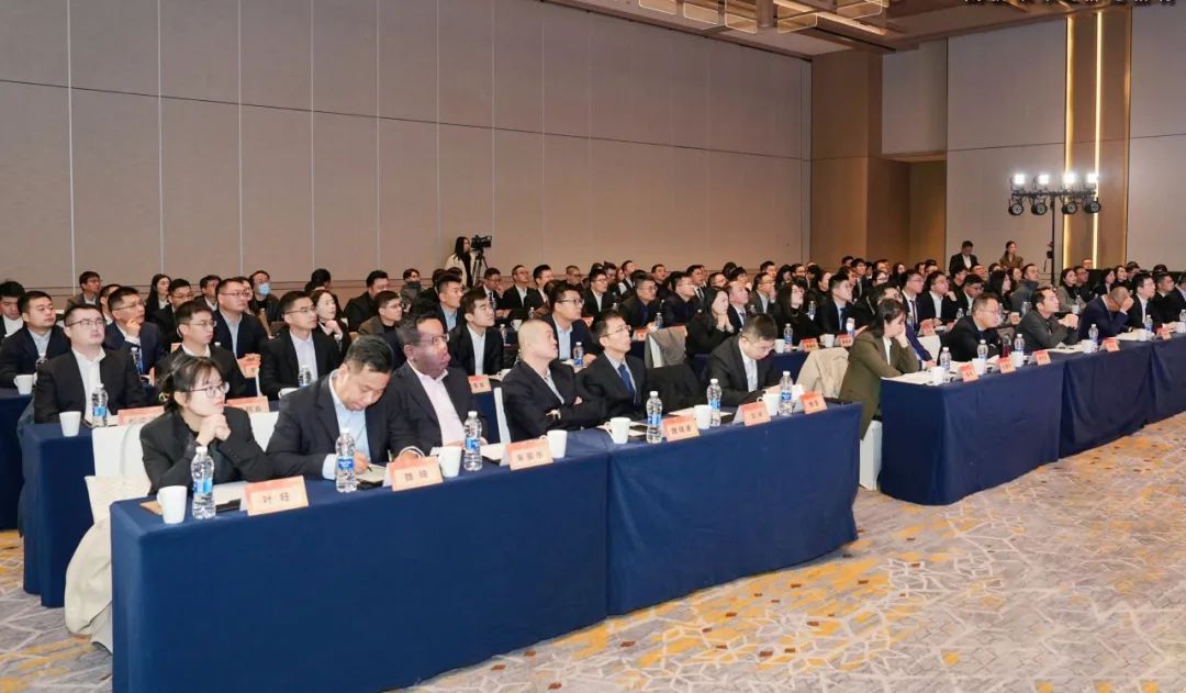 年會奮戰(zhàn)新征程1.jpg 年會奮戰(zhàn)新征程1.jpg